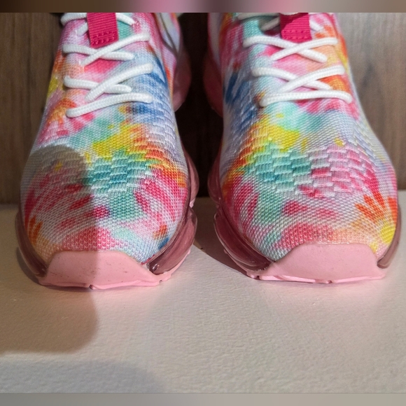 Women's La Sheelah Tie-Dye Sneaker, Size 6.5 NWOT - Picture 11 of 11